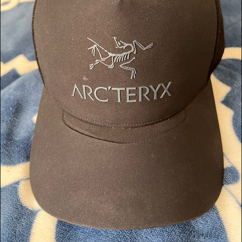 ARC’TERYX LOGO BALL CAP